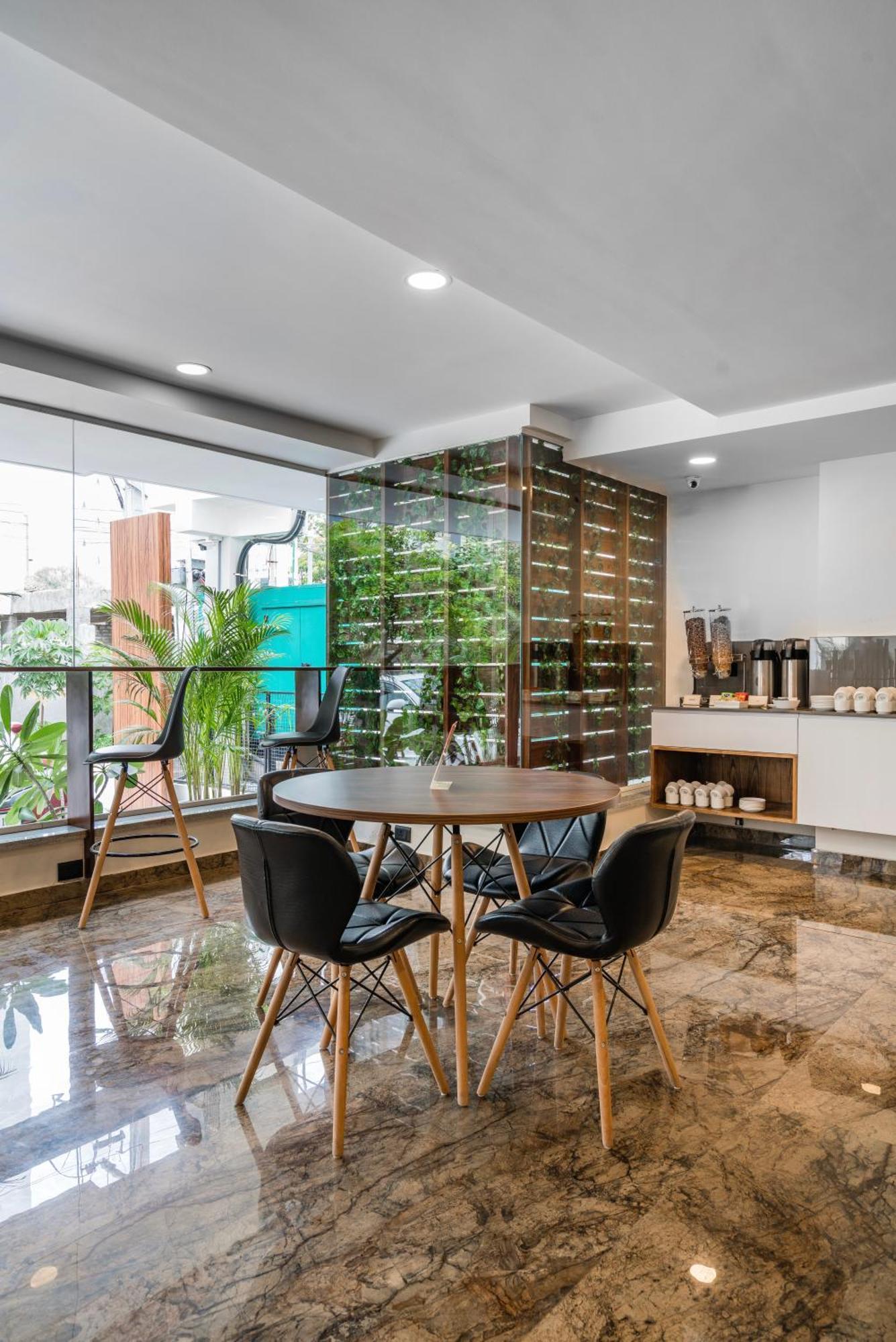 Skyla Studios & Suites - Hitech City Haidarábád Kültér fotó